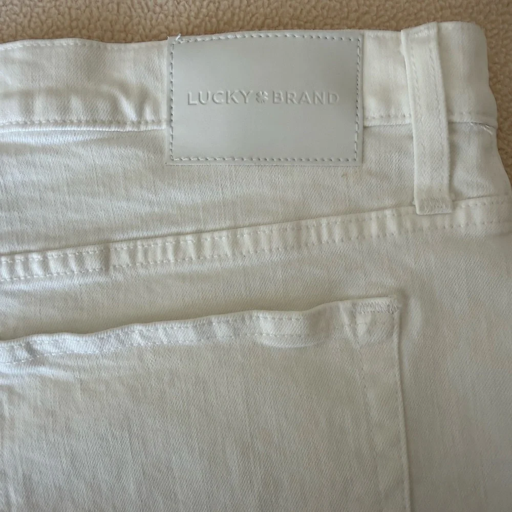Lucky Brand Women's White Jean Shorts Size 16/33 - Picture 8 of 8